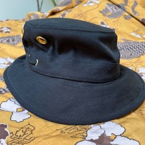 Black Tilley T1 cotton canvas bucket hat, size 7 1/4